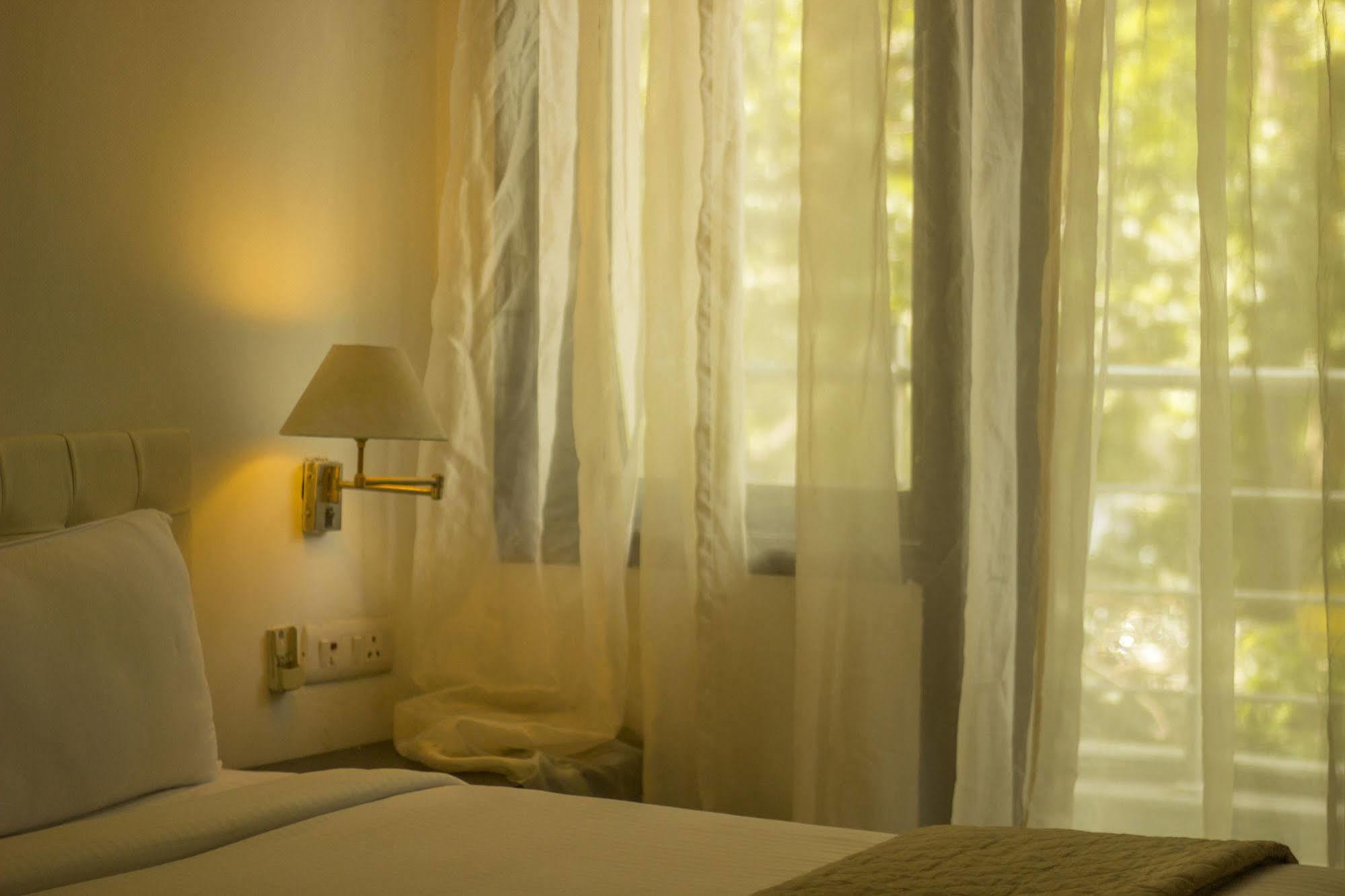 Fabhotel Anutham Saket New Delhi Exterior photo
