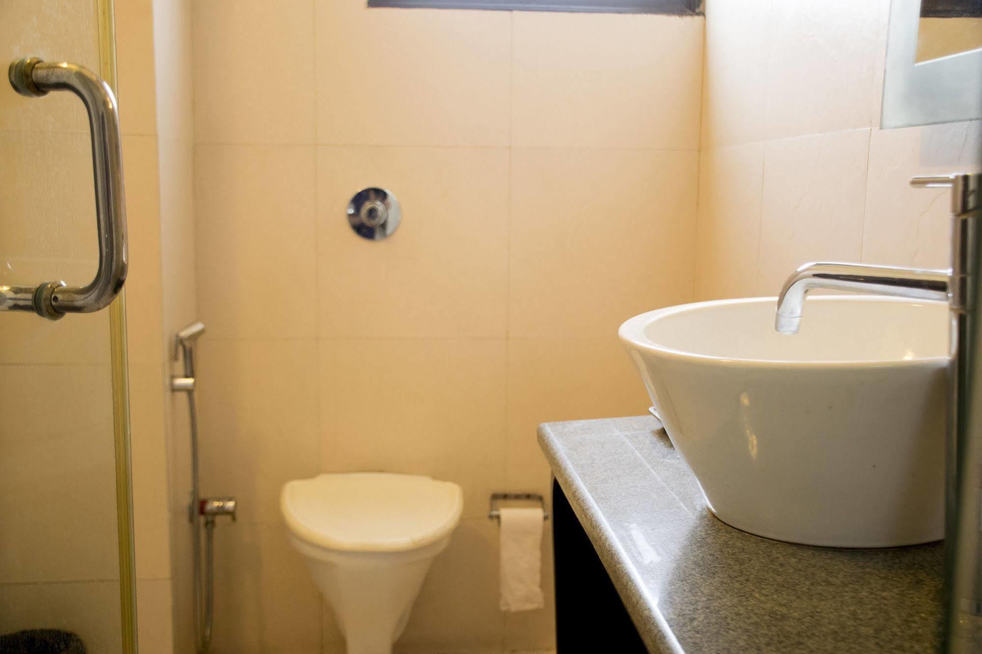 Fabhotel Anutham Saket New Delhi Exterior photo