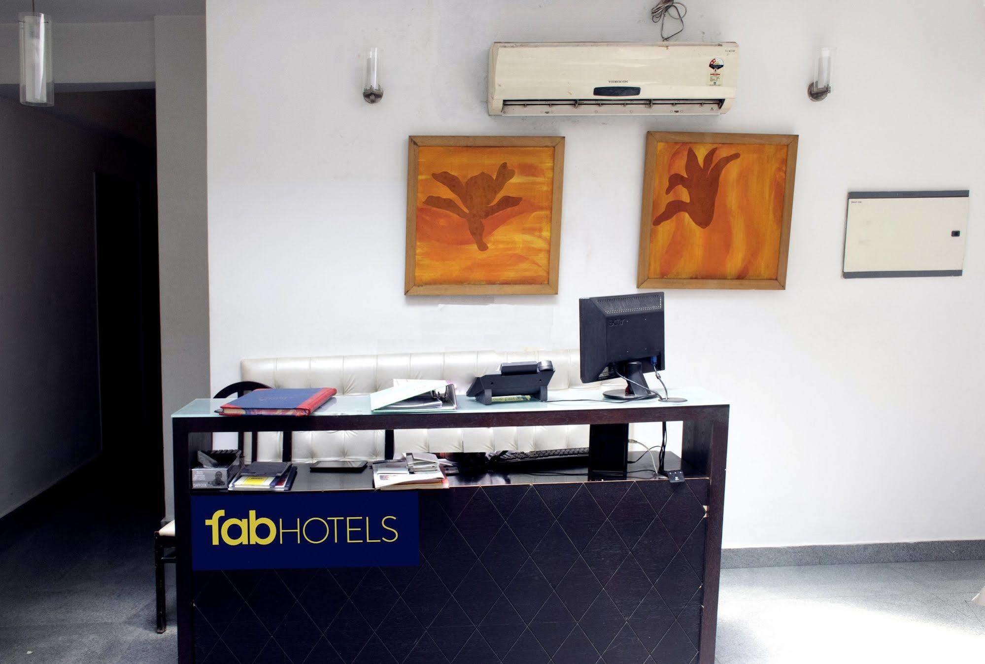 Fabhotel Anutham Saket New Delhi Exterior photo