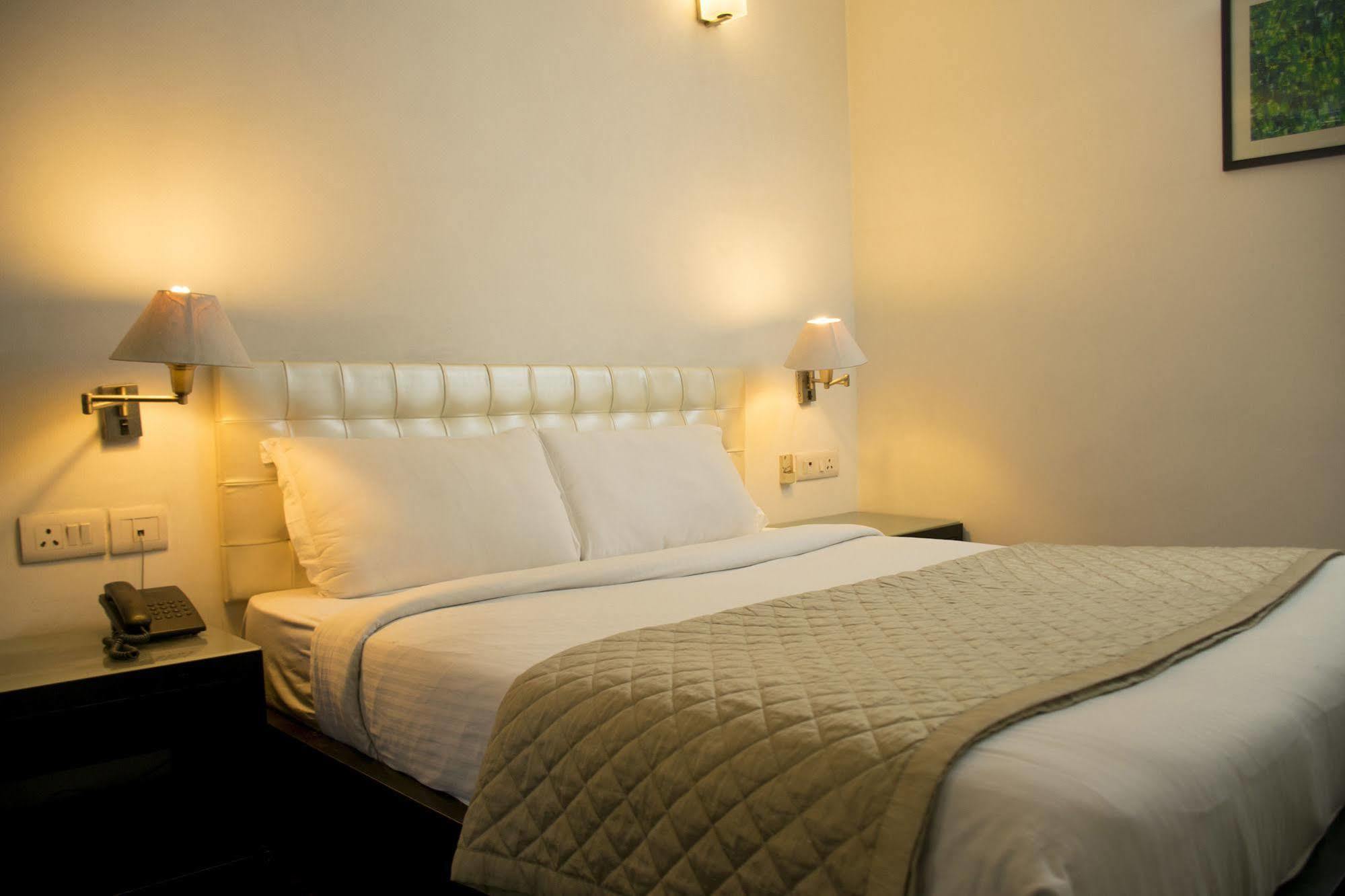 Fabhotel Anutham Saket New Delhi Exterior photo