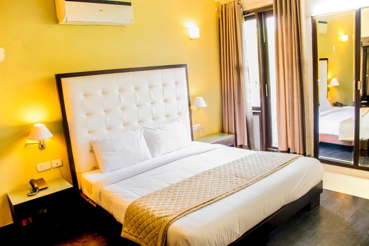Fabhotel Anutham Saket New Delhi Exterior photo